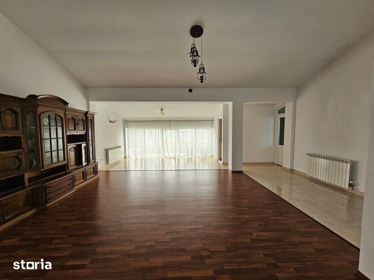Casă cu 6 camere cu Teren 250 Mp în Central