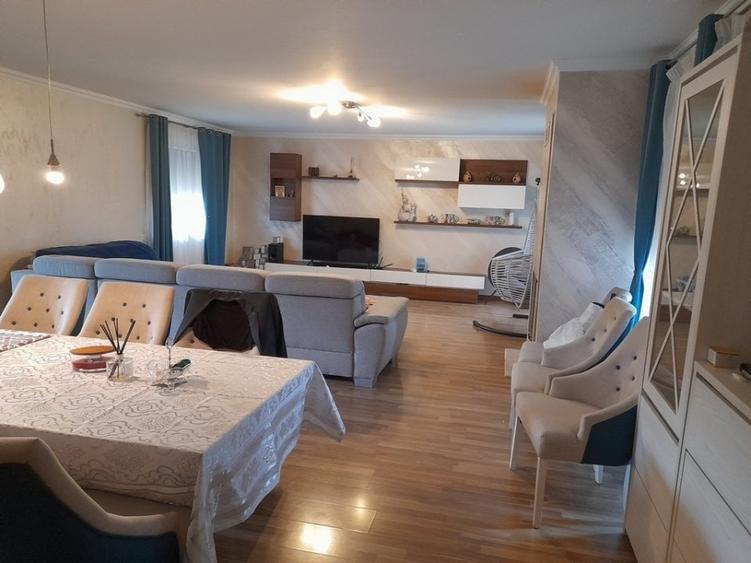 Casă cu 5 camere cu Piscina în Sângeorgiu de Mureș
