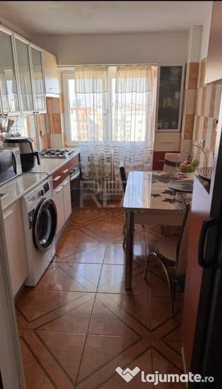 Apartament cu 3 camere semidecomandat în 13 Septembrie