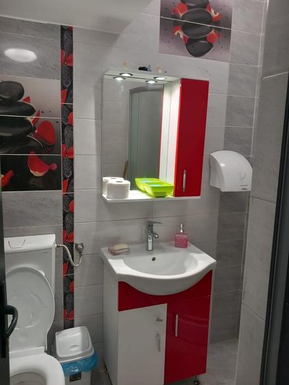 Apartament cu 3 camere decomandat în Victoriei