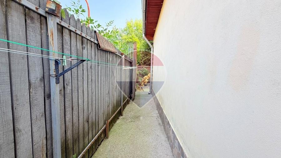 Casă individuală cu 4 camere cu Teren 428 Mp în Central