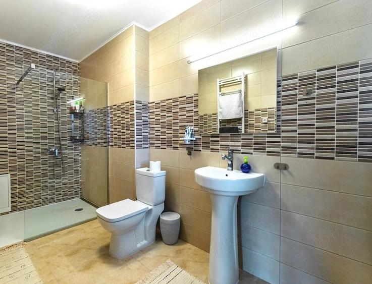 Apartament cu 4 camere decomandat în Noua