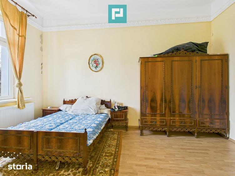 Casă cu 7 camere cu Teren 2703 Mp în Mașloc