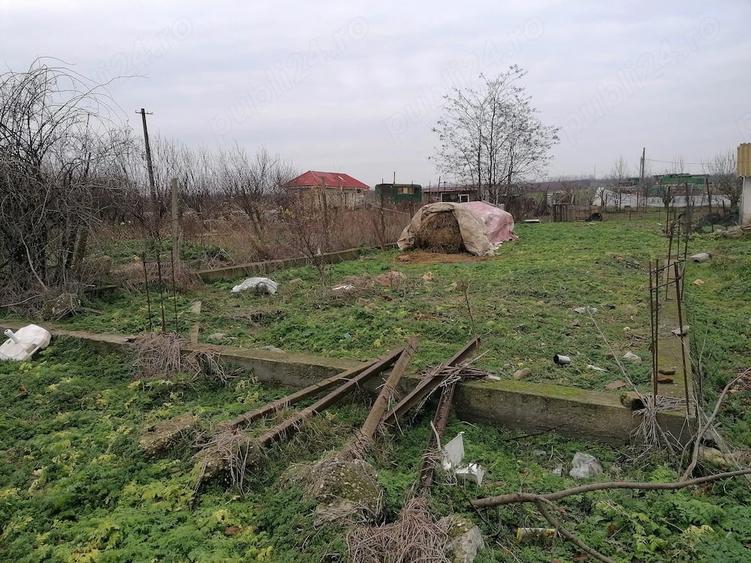 Casă cu 5 camere cu Teren 4500 Mp în Poiana