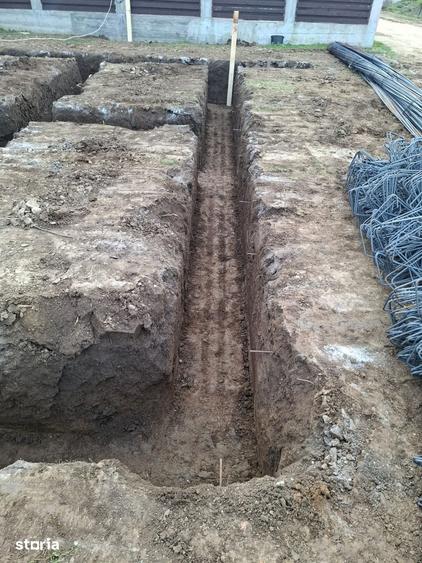 Casă cu 4 camere cu Teren 369 Mp în Vidra