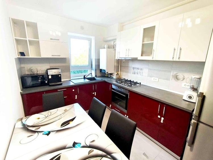 Apartament cu 2 camere decomandat în Tractorul