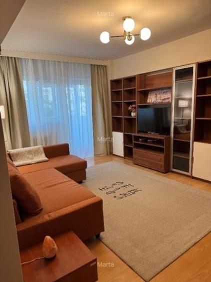 Apartament cu 3 camere semidecomandat, mobilat în Tineretului
