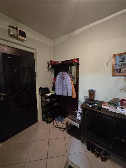 Apartament cu 3 camere semidecomandat în Brâncoveanu