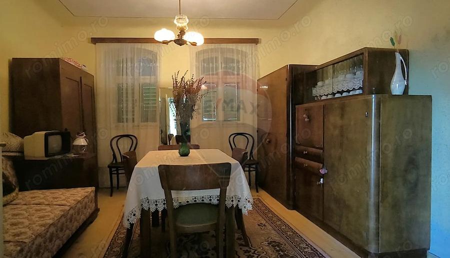 Casă cu 4 camere cu Teren 1084 Mp în Vale