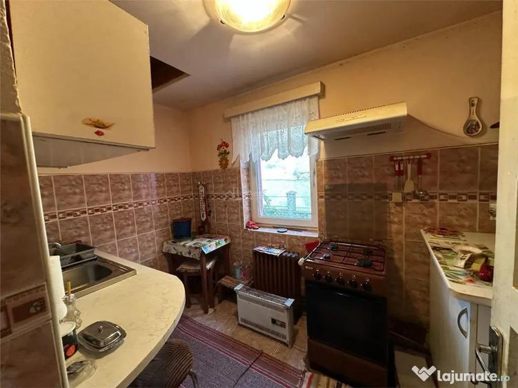 Casă cu 7 camere cu Teren 900 Mp în Central