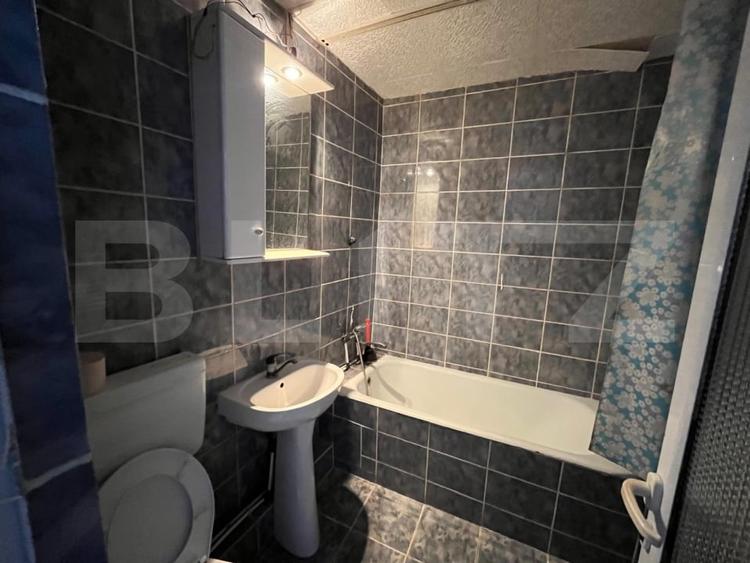 Apartament cu 3 camere semidecomandat, mobilat în Rovinari