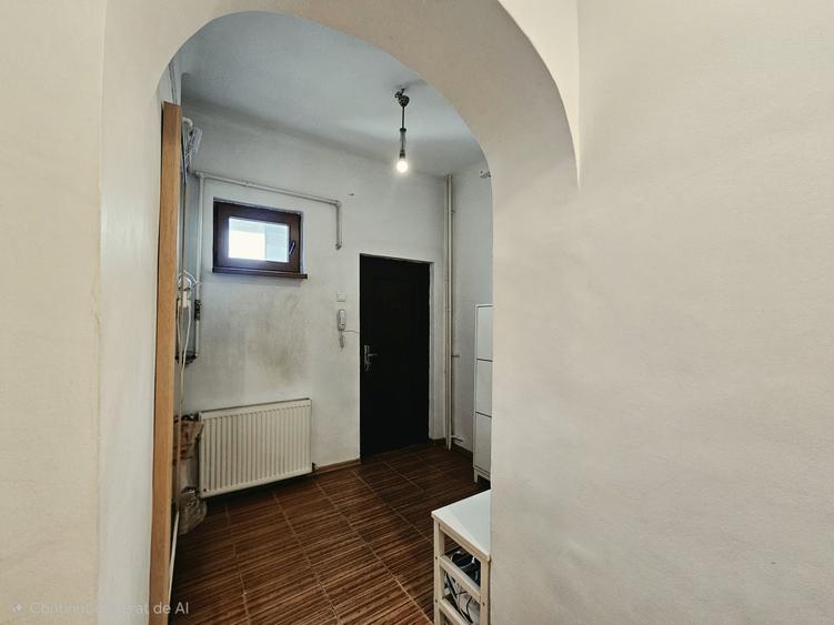 Apartament cu 3 camere semidecomandat în Dorobanți