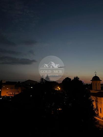 Apartament cu 5 camere decomandat, mobilat în Cotroceni