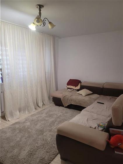 Apartament cu 3 camere decomandat, mobilat în Bistrița Lac