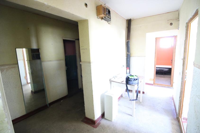 Apartament cu 3 camere decomandat în Micro 20