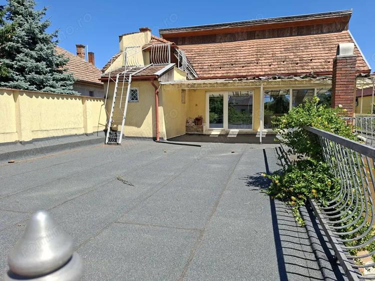 Casă cu 6 camere cu Teren 1000 Mp în 14 Mai
