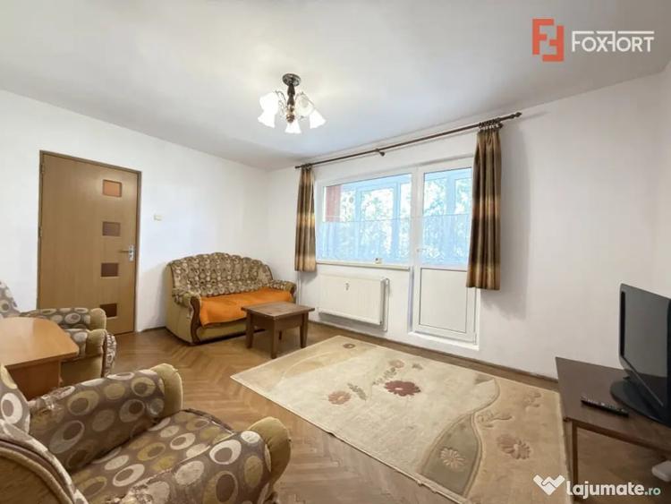 Apartament cu 3 camere semidecomandat în Dacia