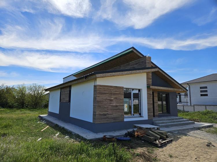 Casă cu 3 camere în Valu lui Traian