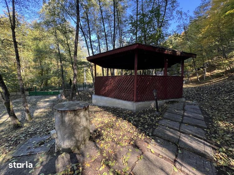 Casă cu 4 camere cu Teren 1292 Mp în Drăganu