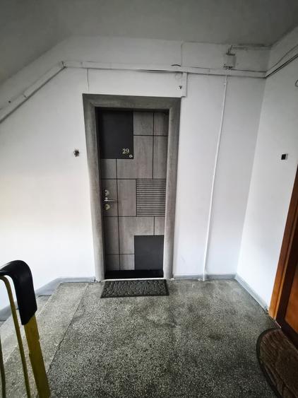 Apartament cu 3 camere semidecomandat în Bucur Obor
