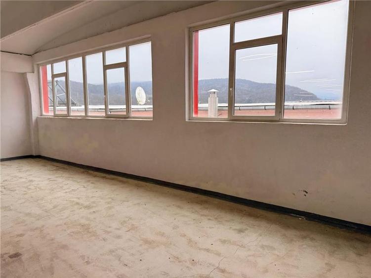 Spațiu industrial, de 1,800 mp, în Aeroport