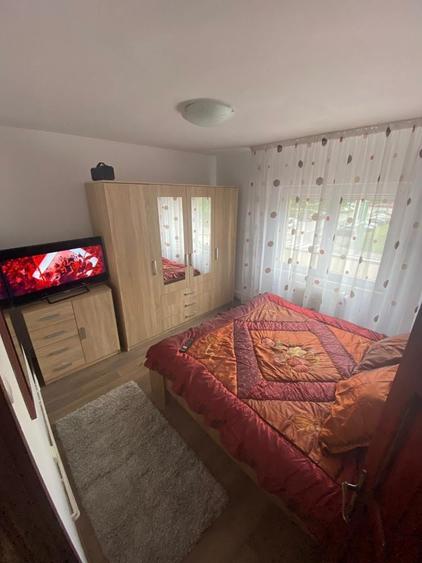 Apartament cu 2 camere decomandat în Florilor