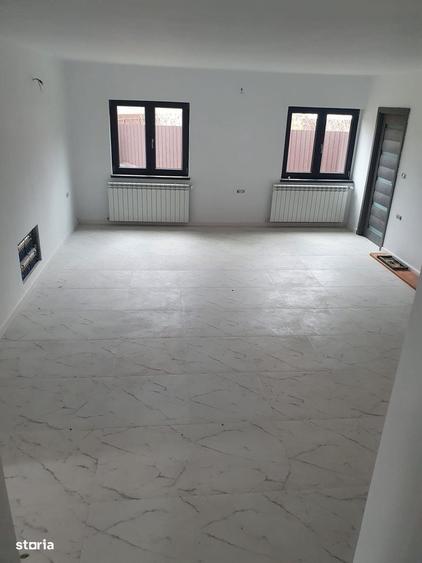 Casă cu 4 camere în Scutaru