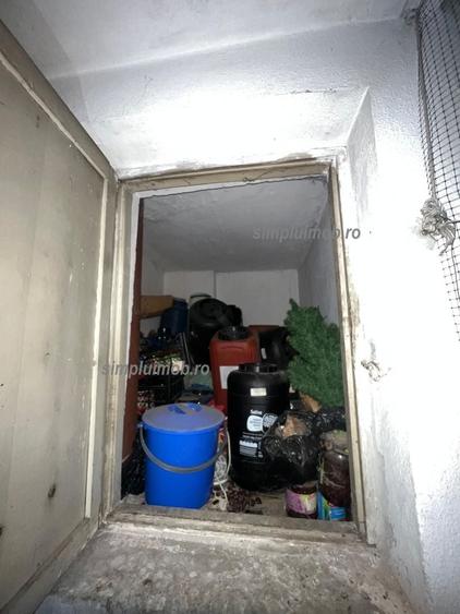 Apartament cu 3 camere semidecomandat în Berceni