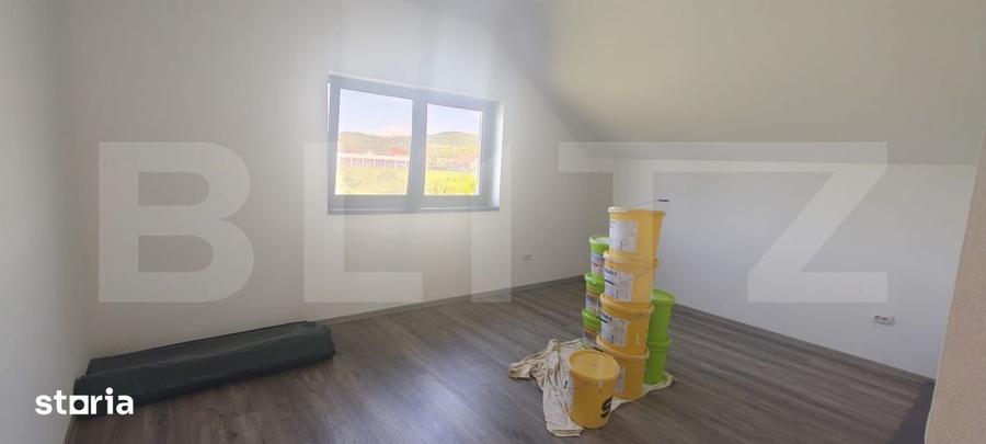 Casă cu 5 camere decomandat cu Teren 1000 Mp în Vânători