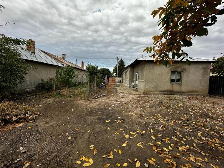 Casă individuală cu 4 camere cu Canalizare în Central