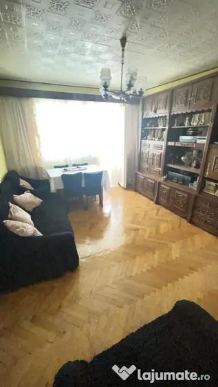 Apartament cu 3 camere semidecomandat în Ultracentral