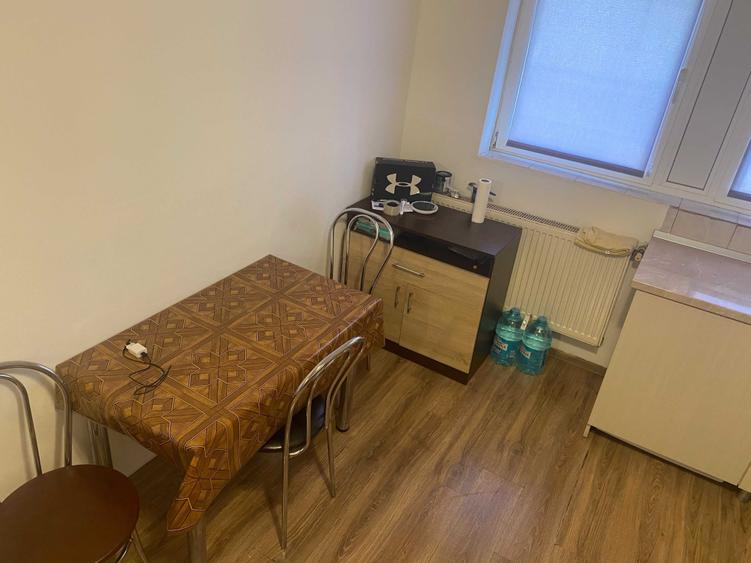 Apartament cu 3 camere semidecomandat în Sud