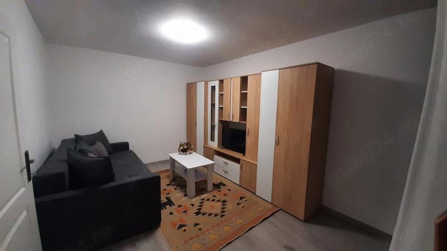 Garsonieră decomandată în Central