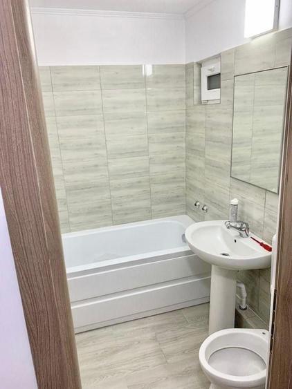 Apartament cu 3 camere decomandat în Drumul Taberei