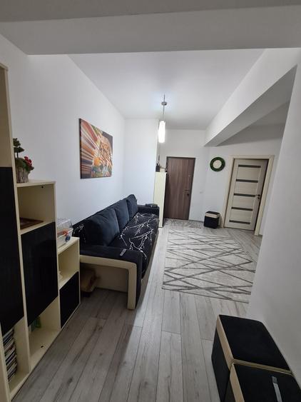Apartament cu 3 camere decomandat în Exterior Vest