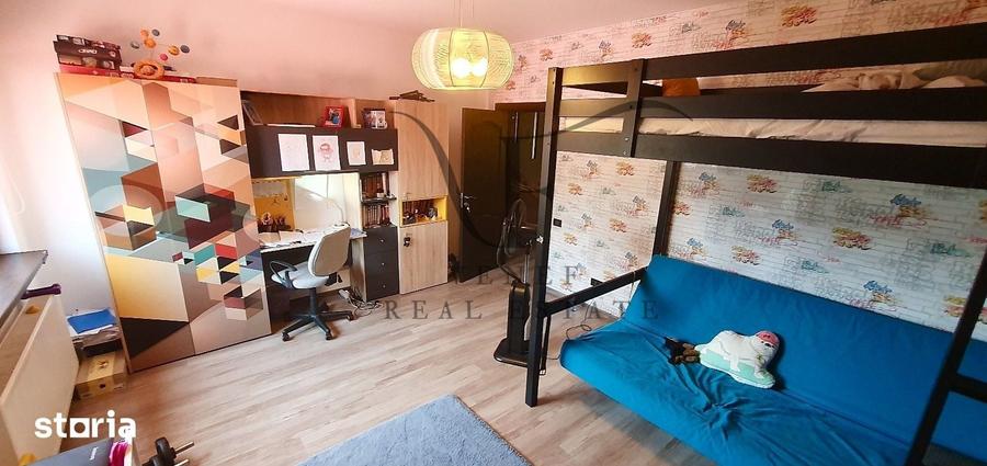 Casă cu 8 camere cu Teren 328 Mp în Dristor