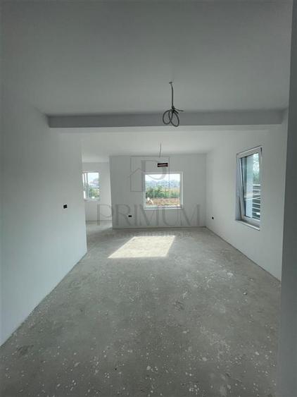 Duplex cu 3 camere cu Canalizare în Moșnița Nouă