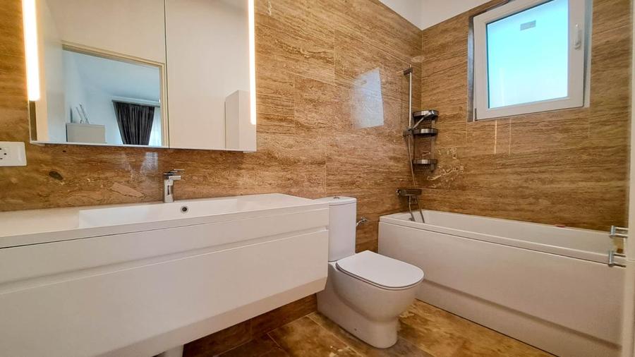 Casă individuală cu 4 camere cu Canalizare în Tunari