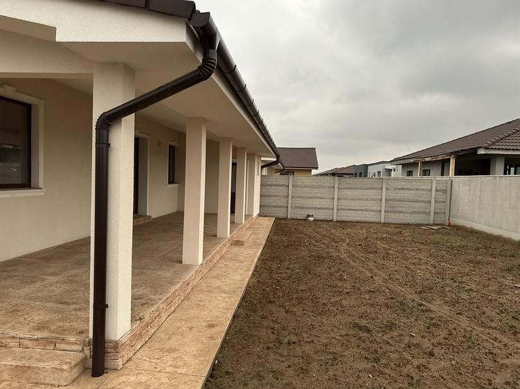 Casă cu 4 camere cu Teren 500 Mp în Nojorid