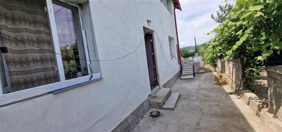 Casă individuală cu 6 camere cu Canalizare în Brebu