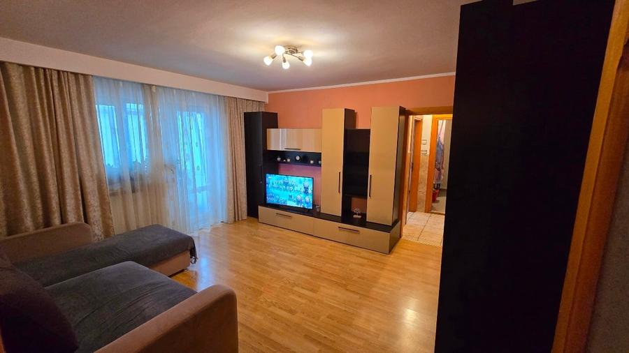 Apartament cu 2 camere semidecomandat, mobilat în Craiovița Nouă