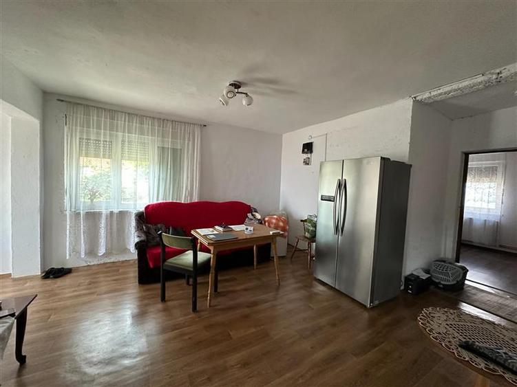 Casă individuală cu 3 camere cu Teren 1438 Mp în Central