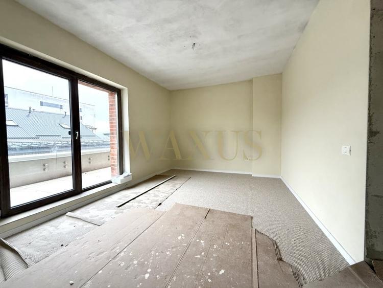 Apartament cu 3 camere semidecomandat în Borhanci