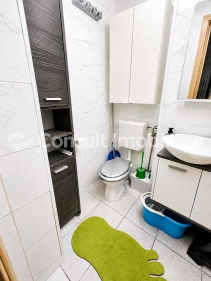 Apartament cu 3 camere decomandat în Între Lacuri