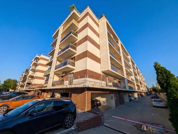 Apartament cu 3 camere în Dămăroaia