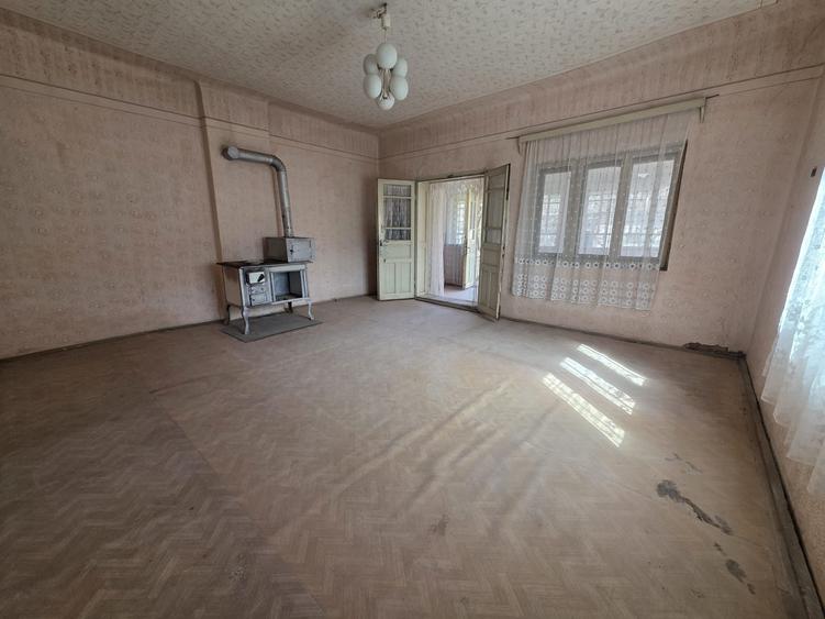 Casă cu 4 camere în Inău