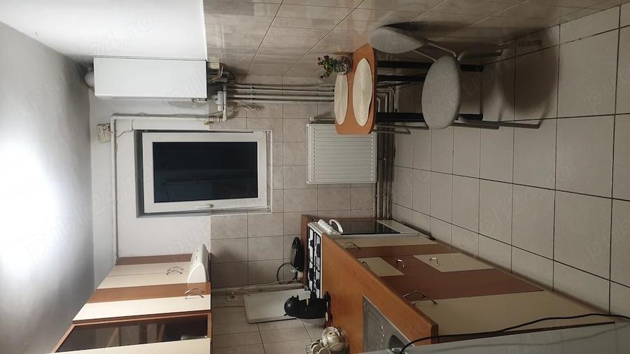 Apartament cu 3 camere semidecomandat în Central