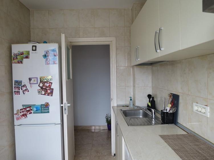 Apartament cu 3 camere semidecomandat în Gara de Nord