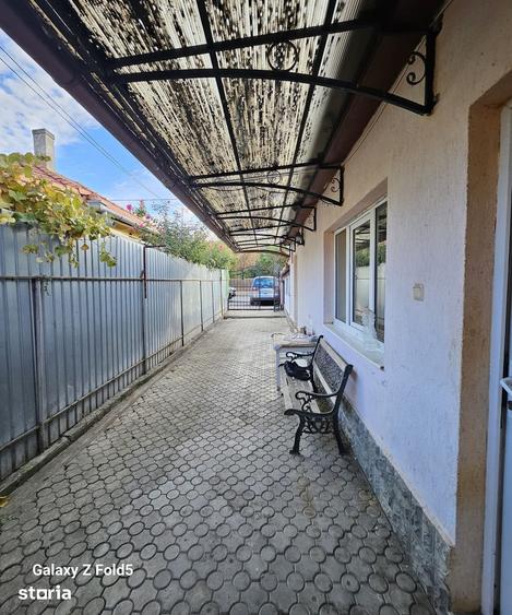 Casă cu 2 camere semidecomandat cu Teren 250 Mp în Cantemir
