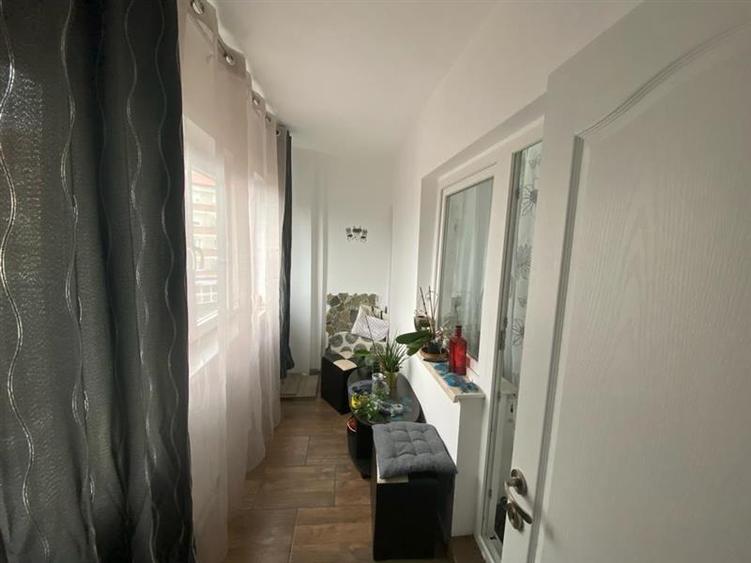 Apartament cu 2 camere decomandat, mobilat în Sud